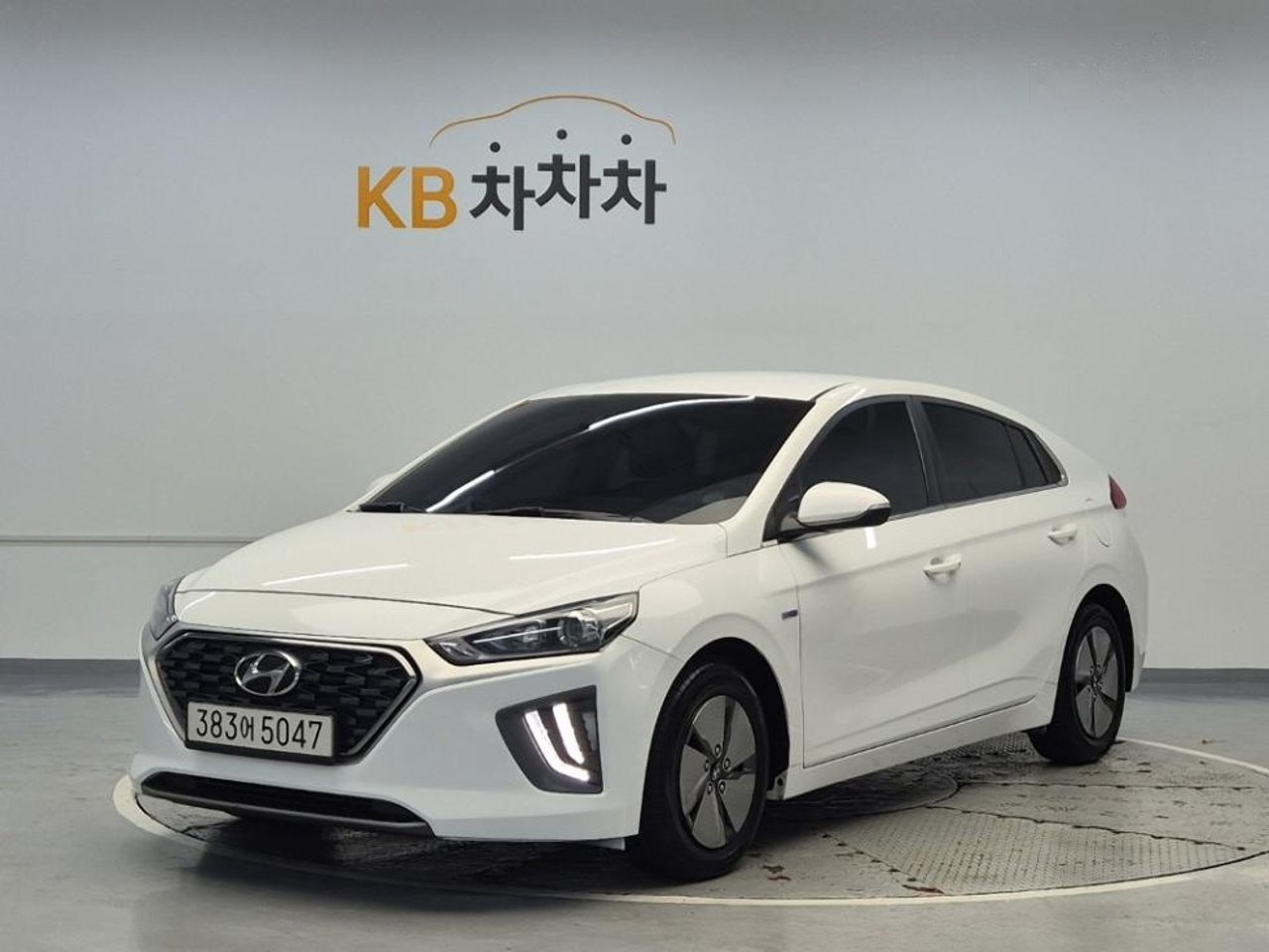 2020 Hyundai Ioniq, photo 1 of 1