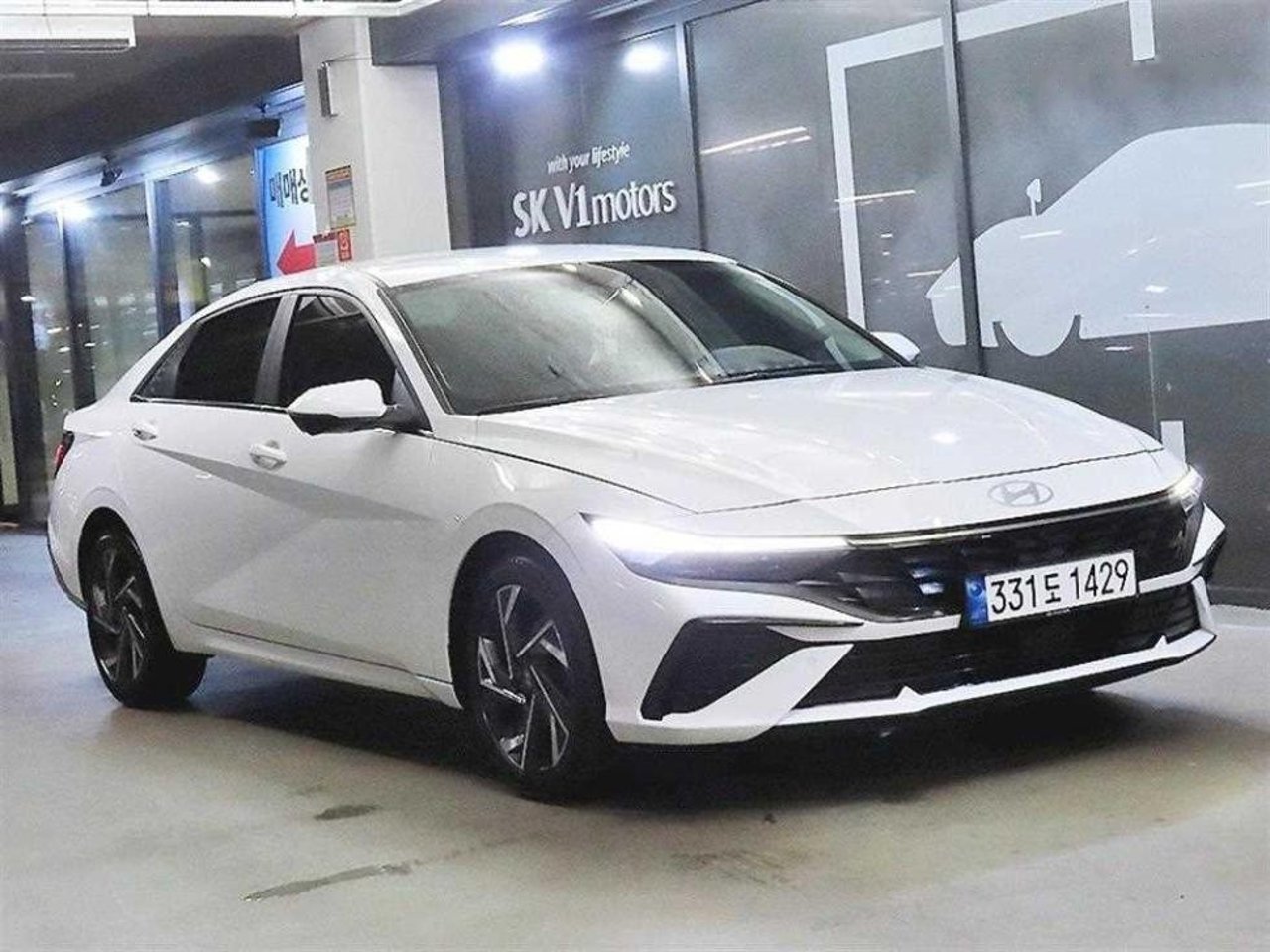 2023 Hyundai Avante, photo 1 of 1