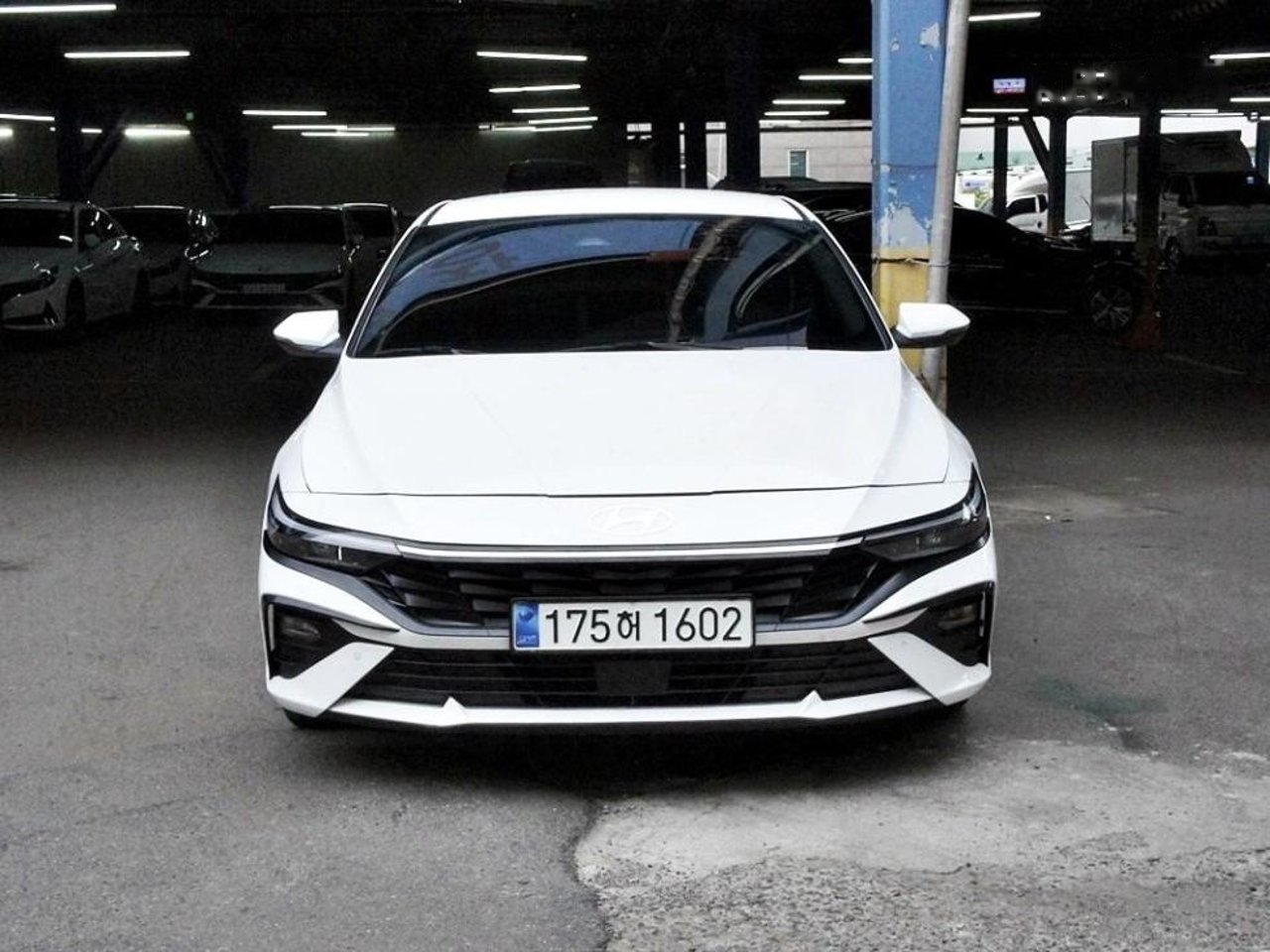 2023 Hyundai Avante, photo 1 of 1