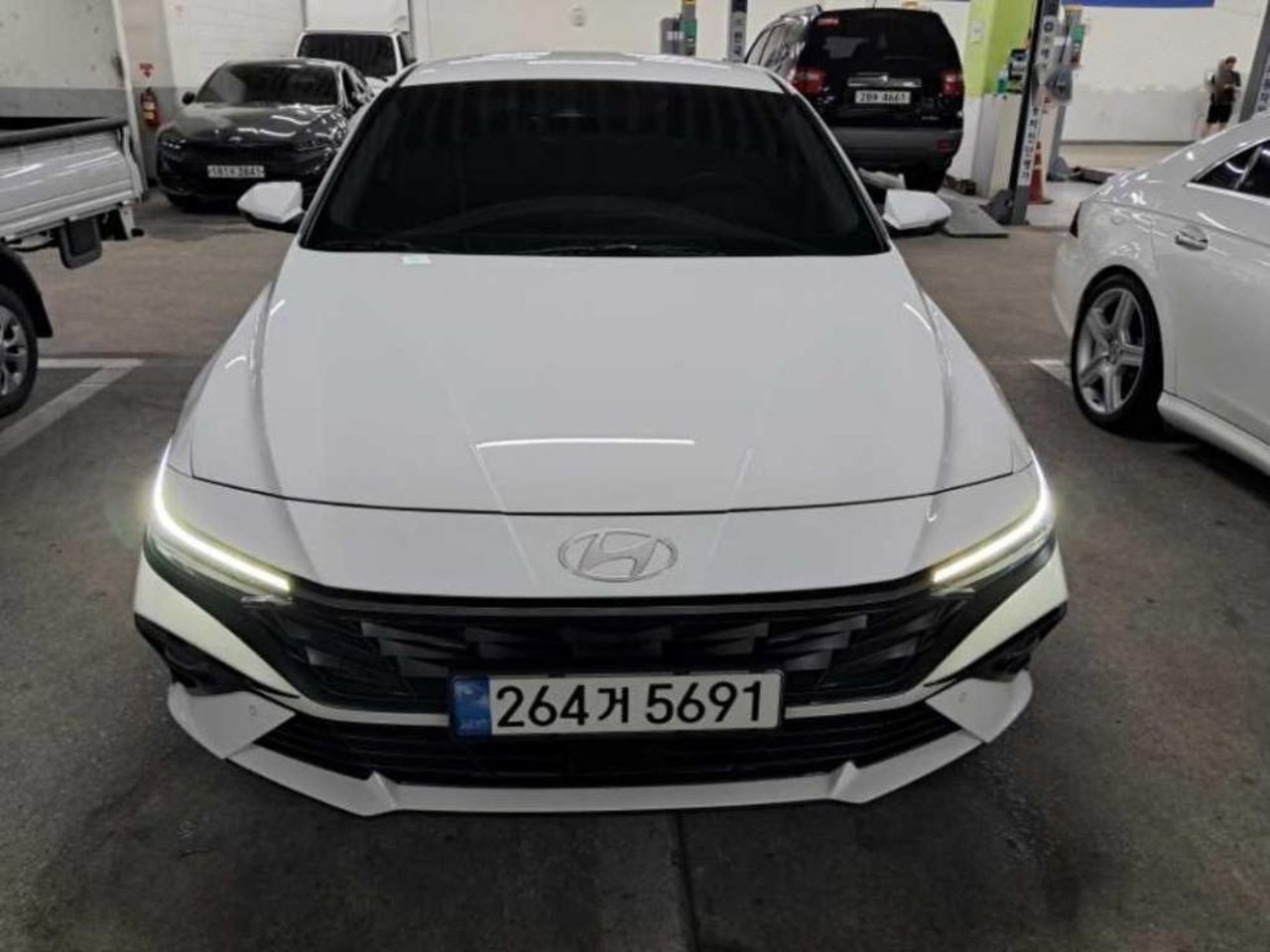 2023 Hyundai Avante, photo 1 of 1