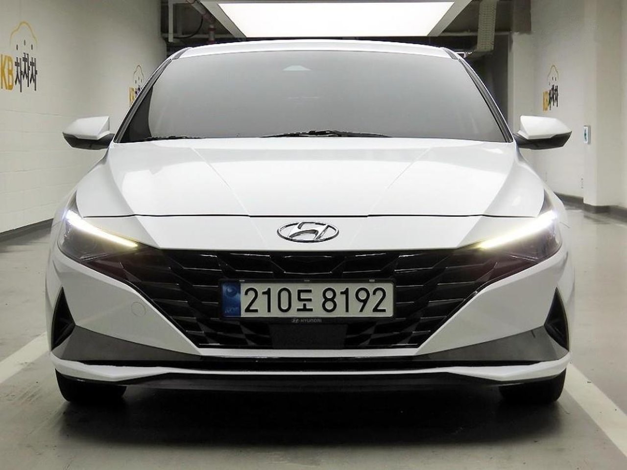 2022 Hyundai Avante, photo 1 of 1