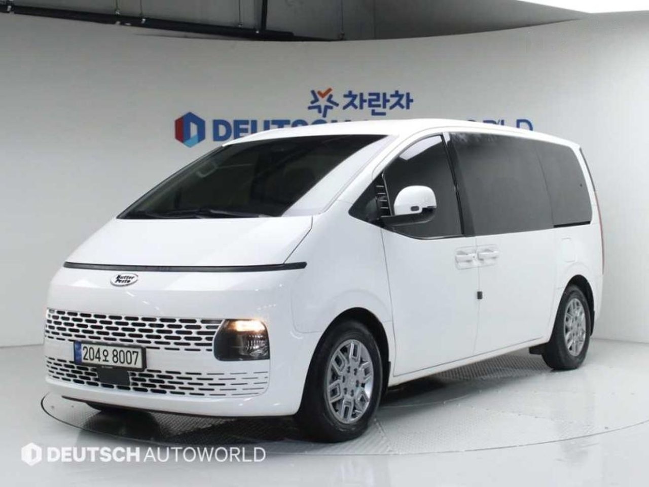 2021 Hyundai Staria, photo 1 of 1