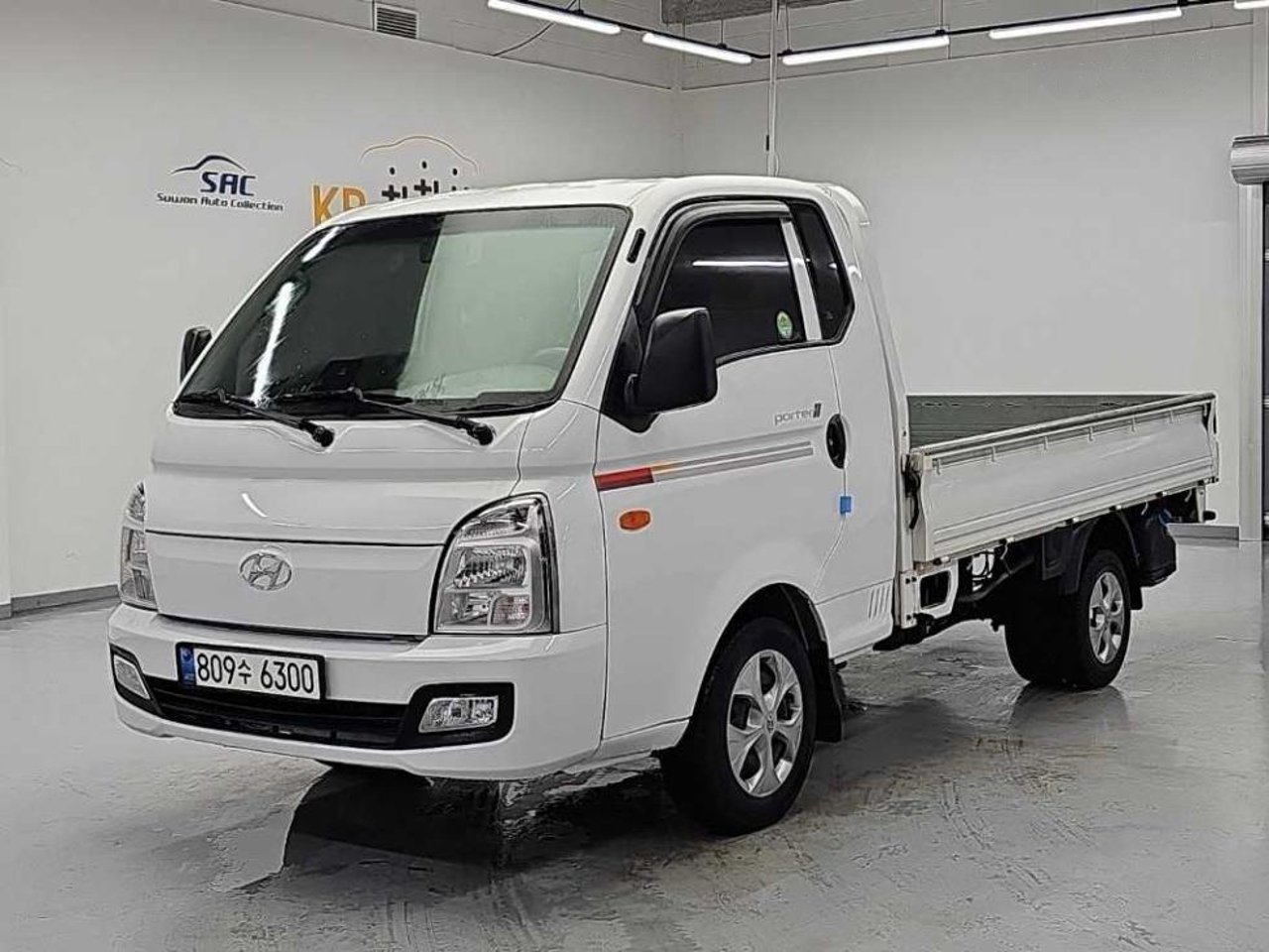 2022 Hyundai Porter, photo 1 of 1