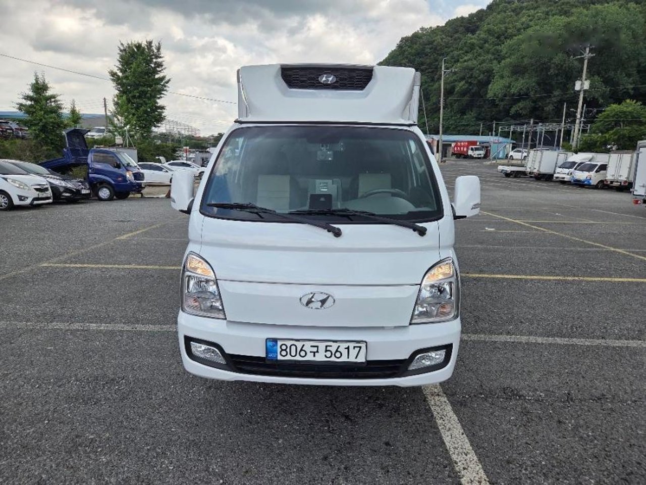 2022 Hyundai Porter, photo 1 of 1