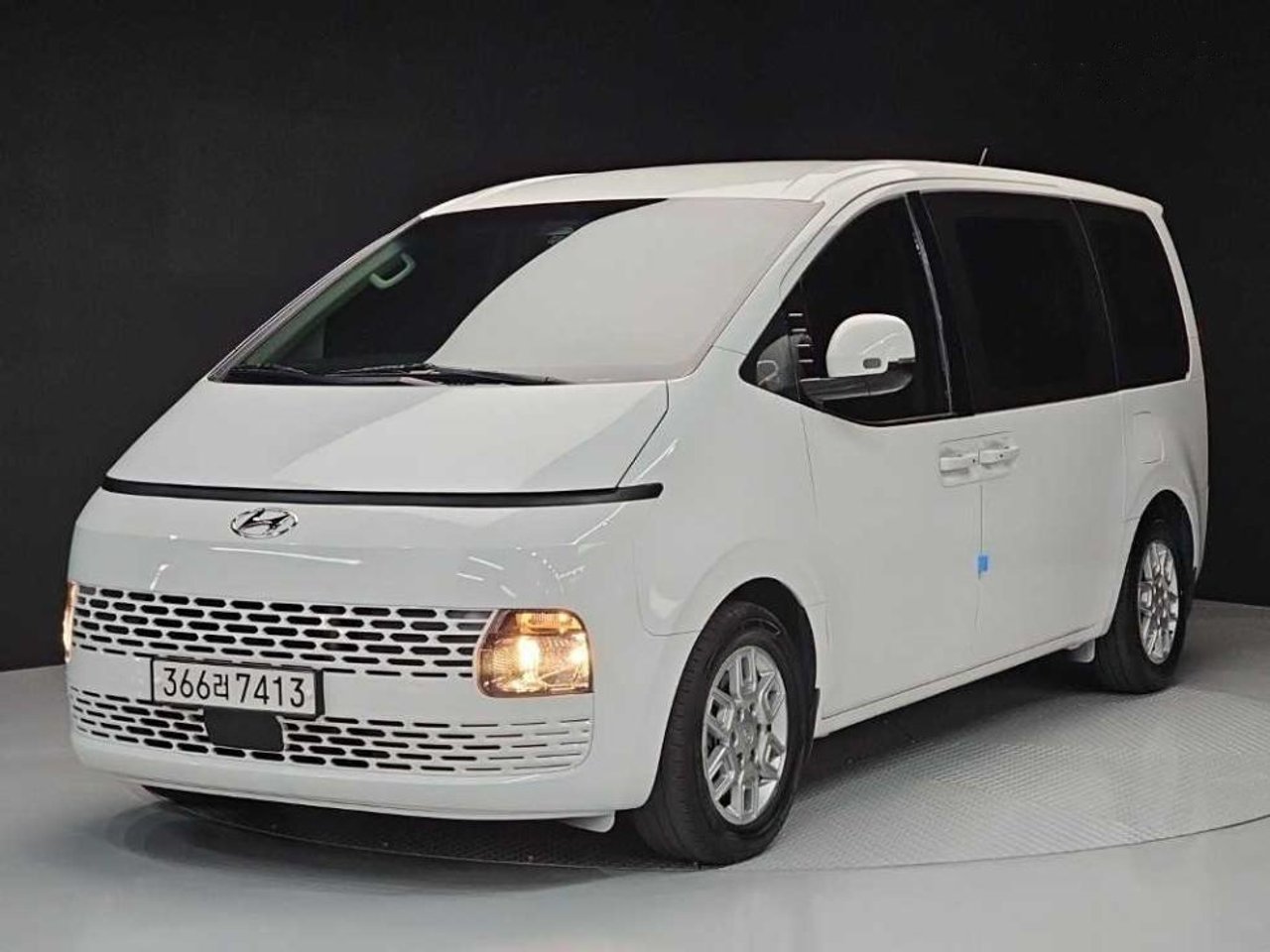 2022 Hyundai Staria, photo 1 of 1