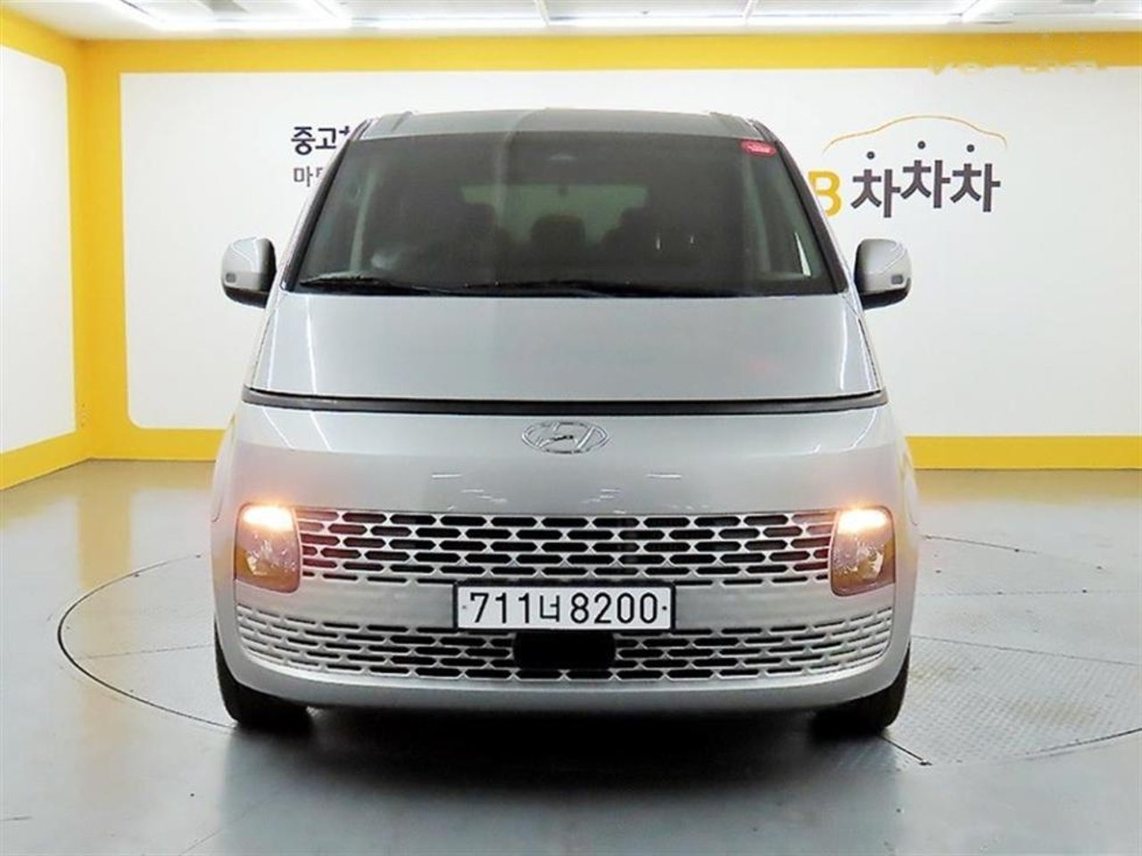 2022 Hyundai Staria, photo 1 of 1