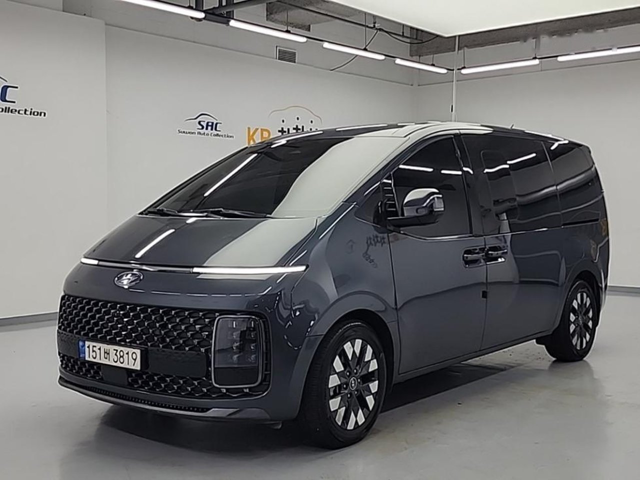2021 Hyundai Staria, photo 1 of 1