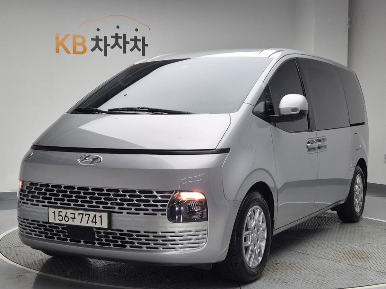 2022 Hyundai Staria, photo 1 of 1