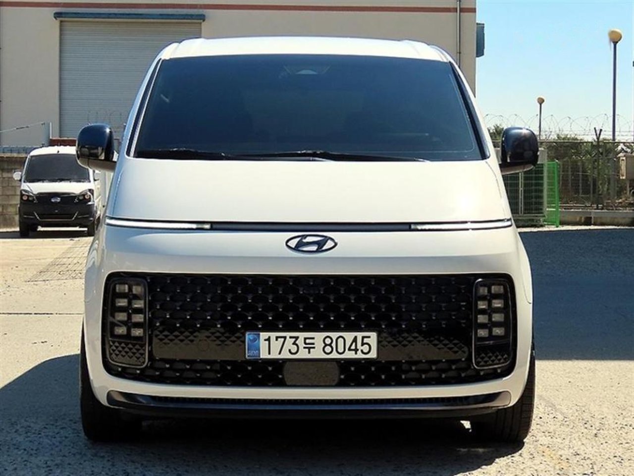 2022 Hyundai Staria, photo 1 of 1