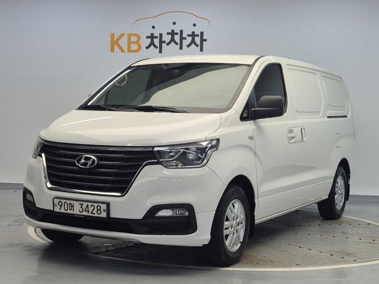 2021 Hyundai Grand, photo 1 of 1