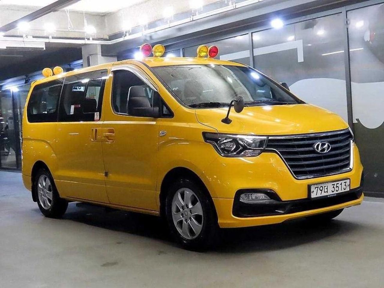2021 Hyundai Grand, photo 1 of 1