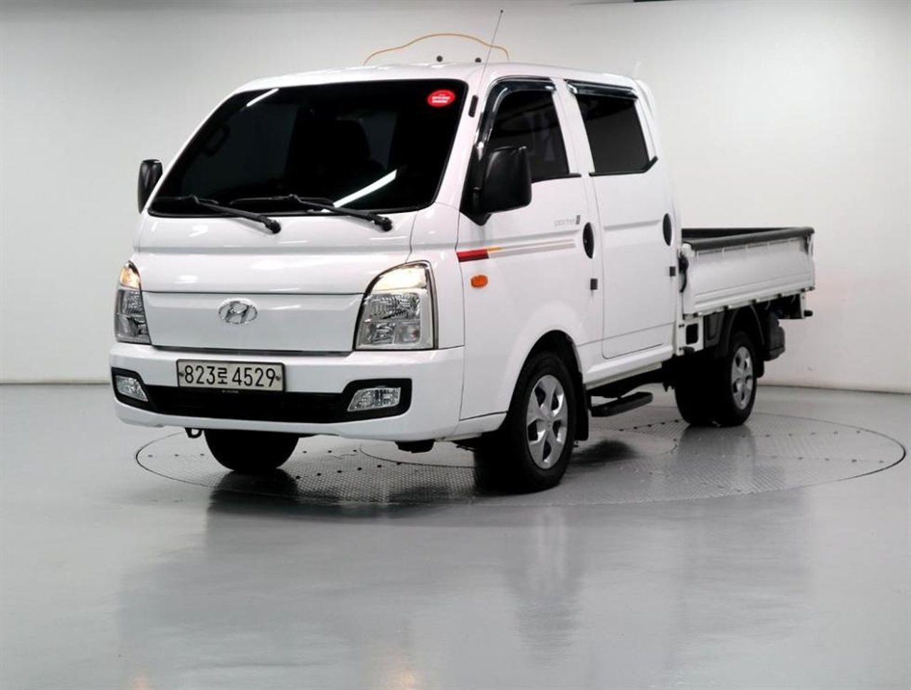 2022 Hyundai Porter, photo 1 of 1