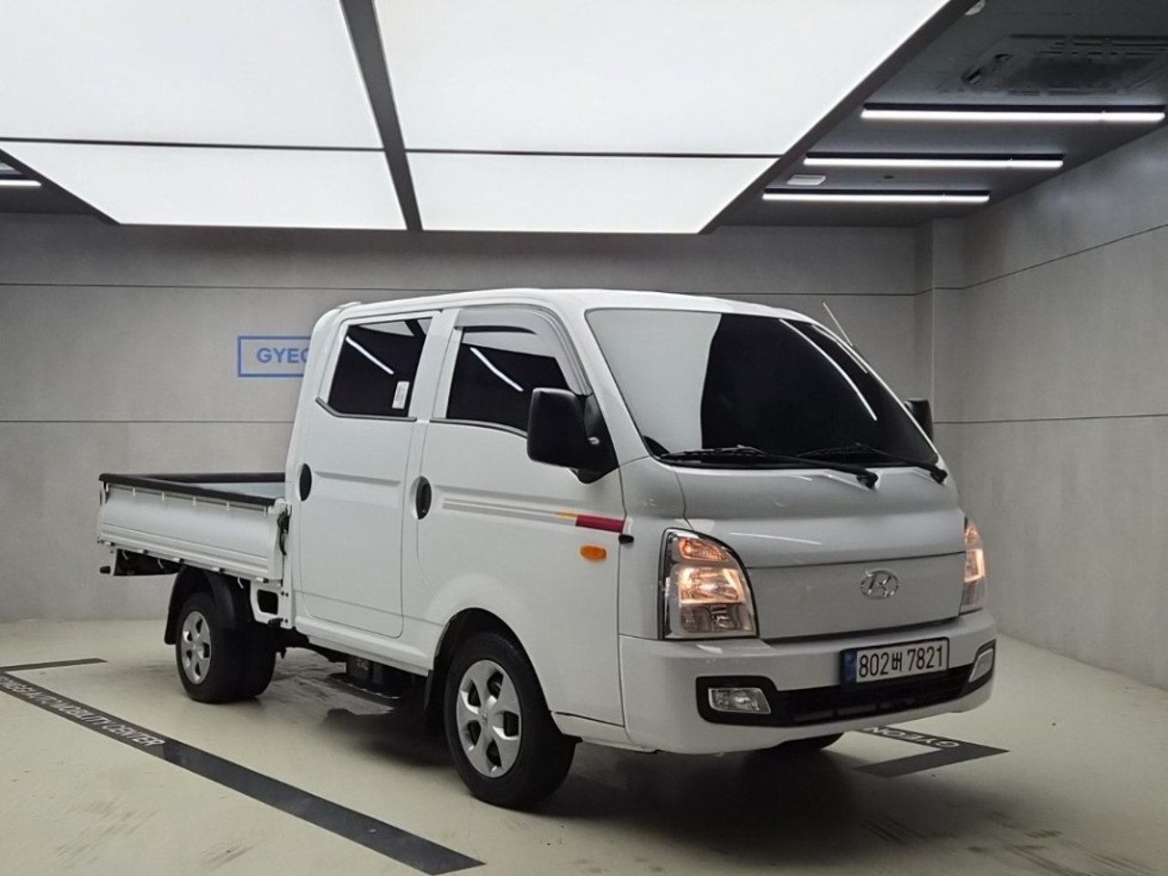 2022 Hyundai Porter, photo 1 of 1