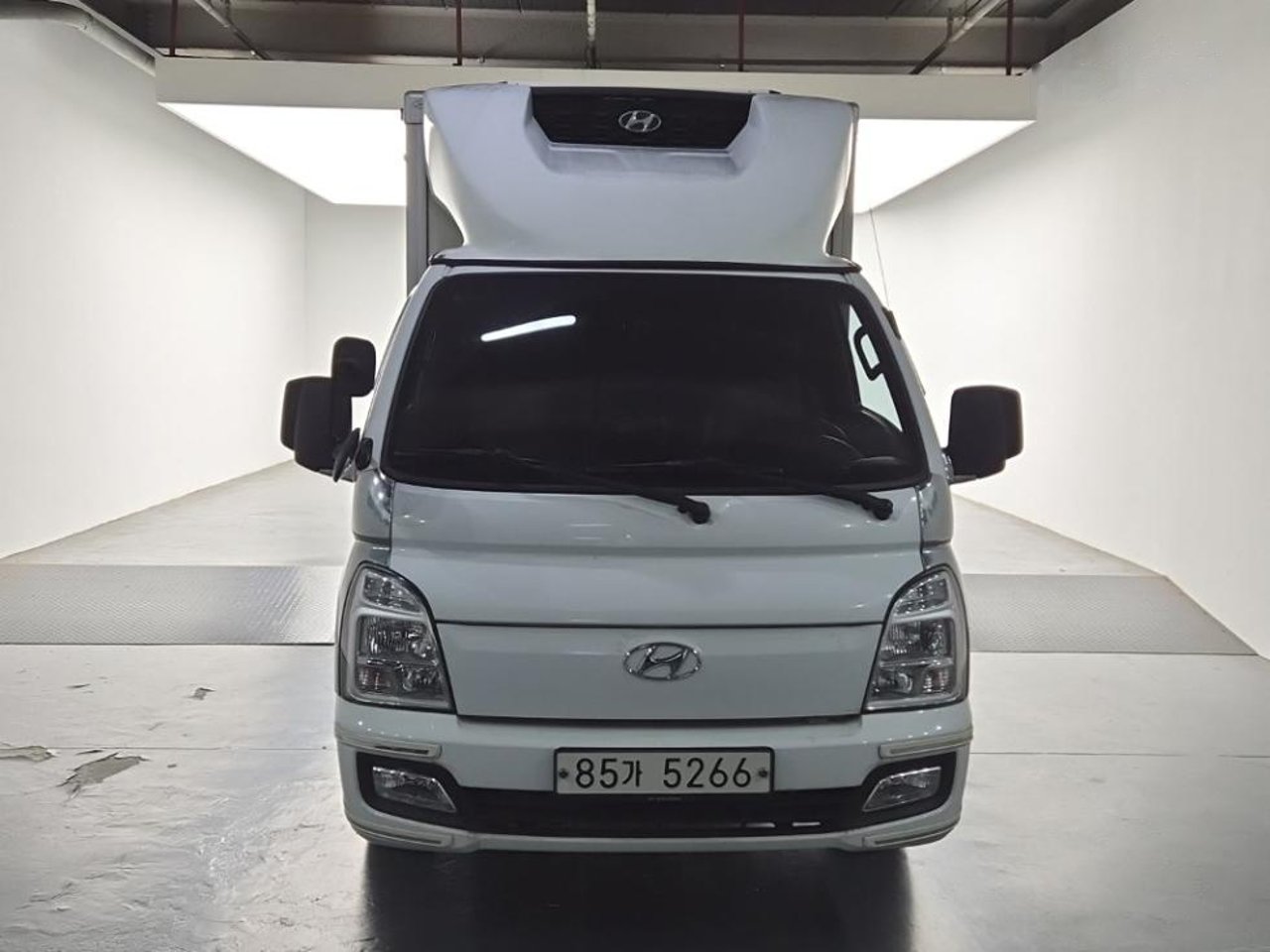 2021 Hyundai Porter, photo 1 of 1