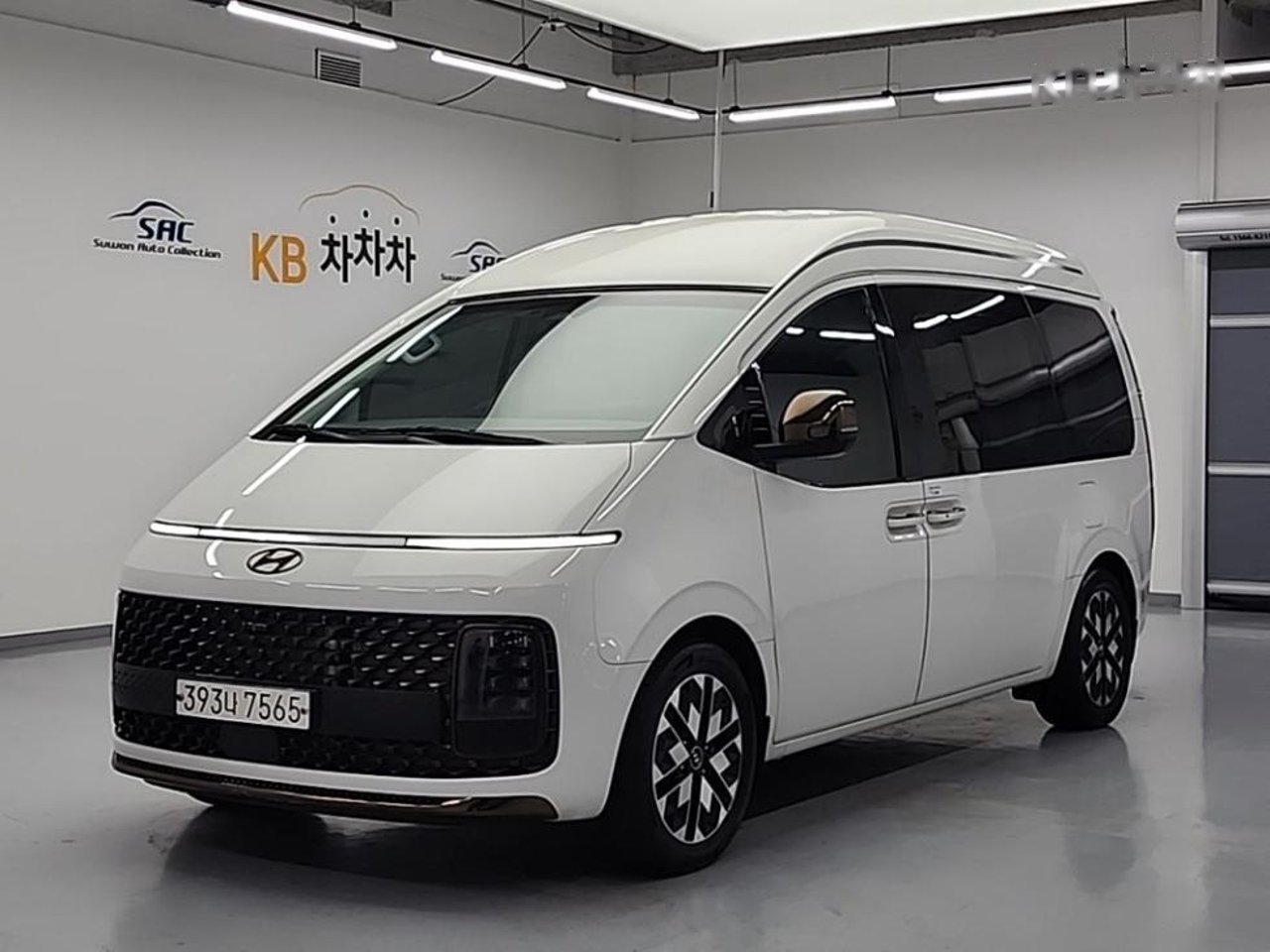2022 Hyundai Staria, photo 1 of 1
