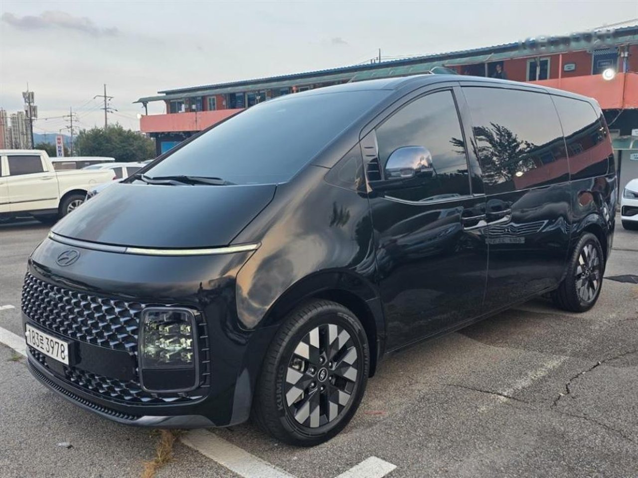 2021 Hyundai Staria, photo 1 of 1