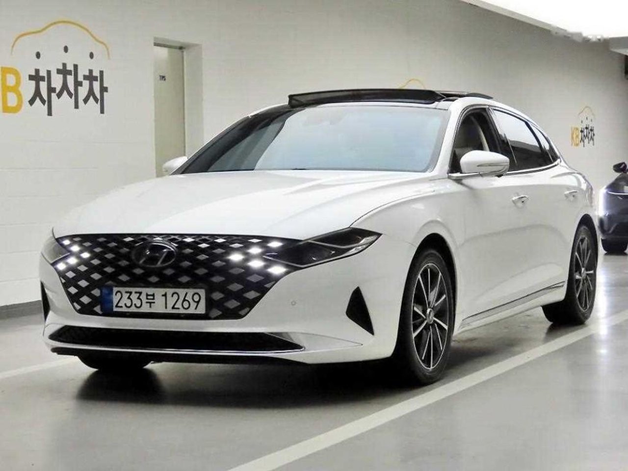 2022 Hyundai Grandeur, photo 1 of 1