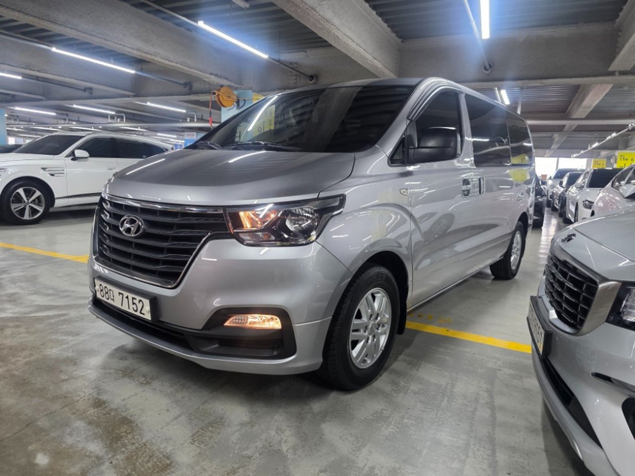 2021 Hyundai Grand, photo 1 of 1