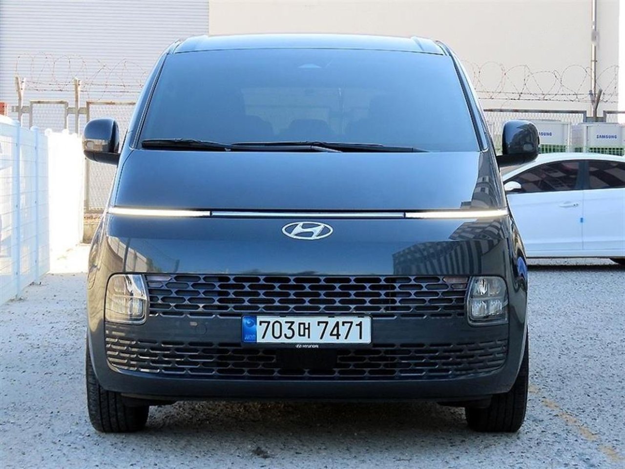 2023 Hyundai Staria, photo 1 of 1