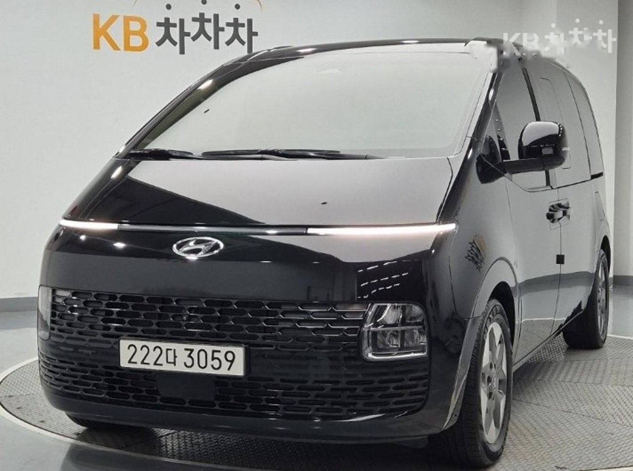 2023 Hyundai Staria, photo 1 of 1