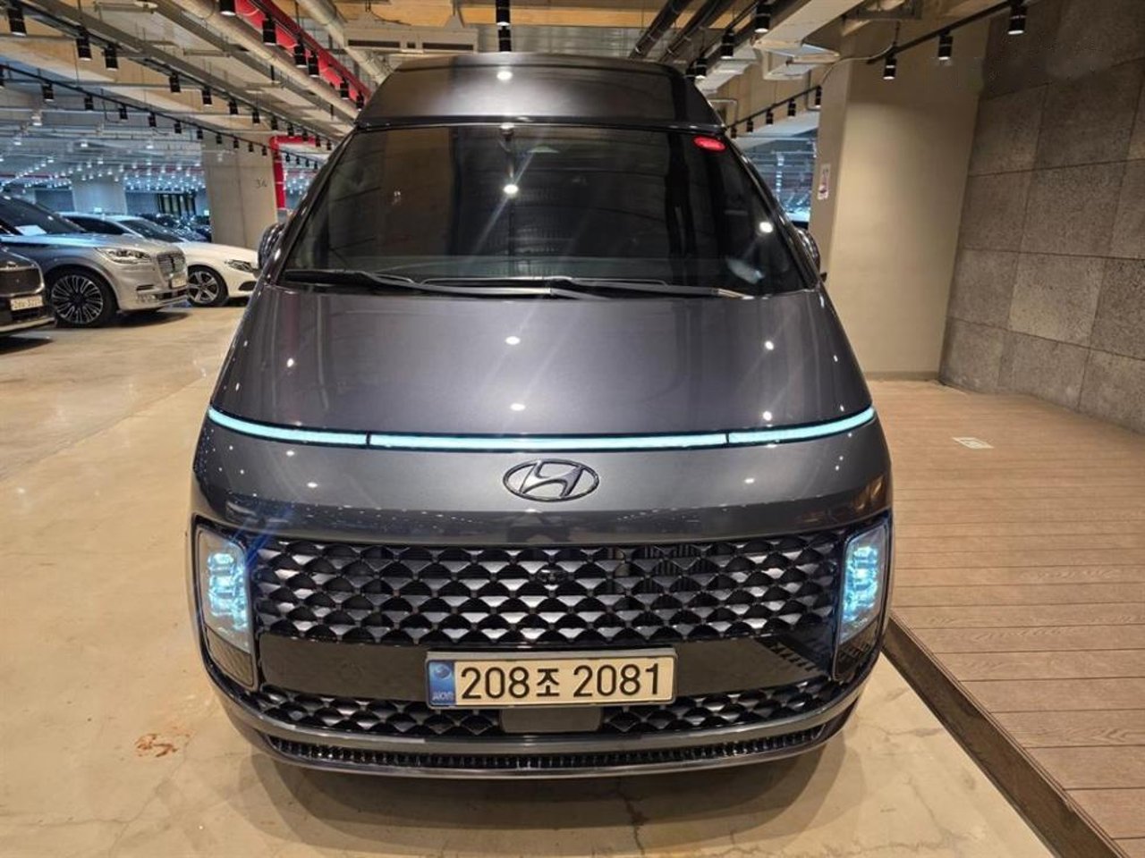 2022 Hyundai Staria, photo 1 of 1