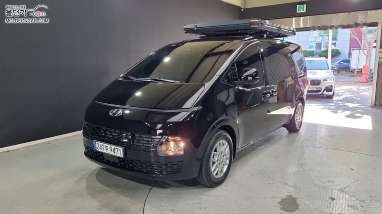 2023 Hyundai Staria, photo 1 of 1