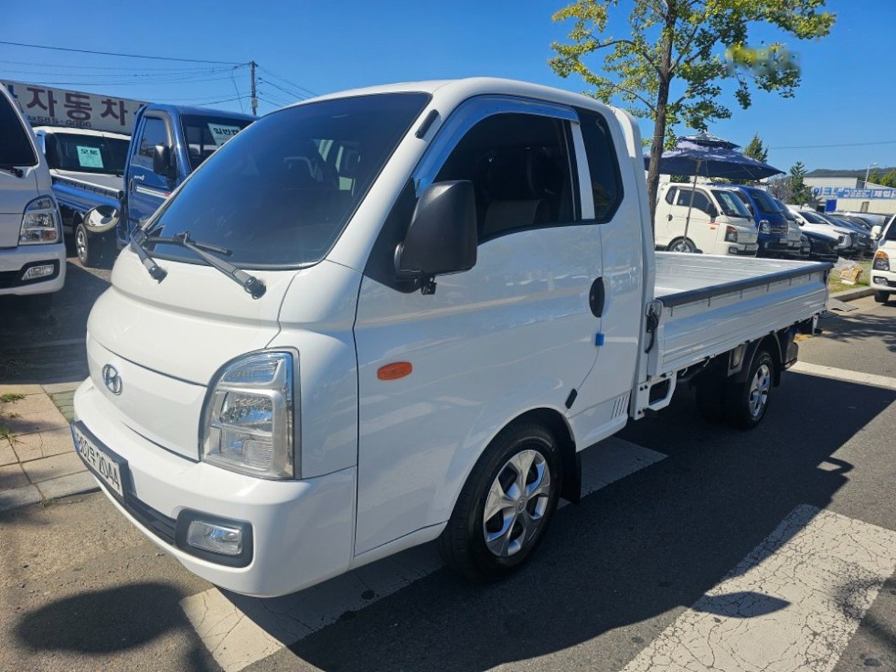 2022 Hyundai Porter, photo 1 of 1