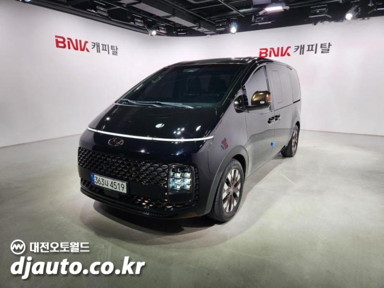 2022 Hyundai Staria, photo 1 of 1