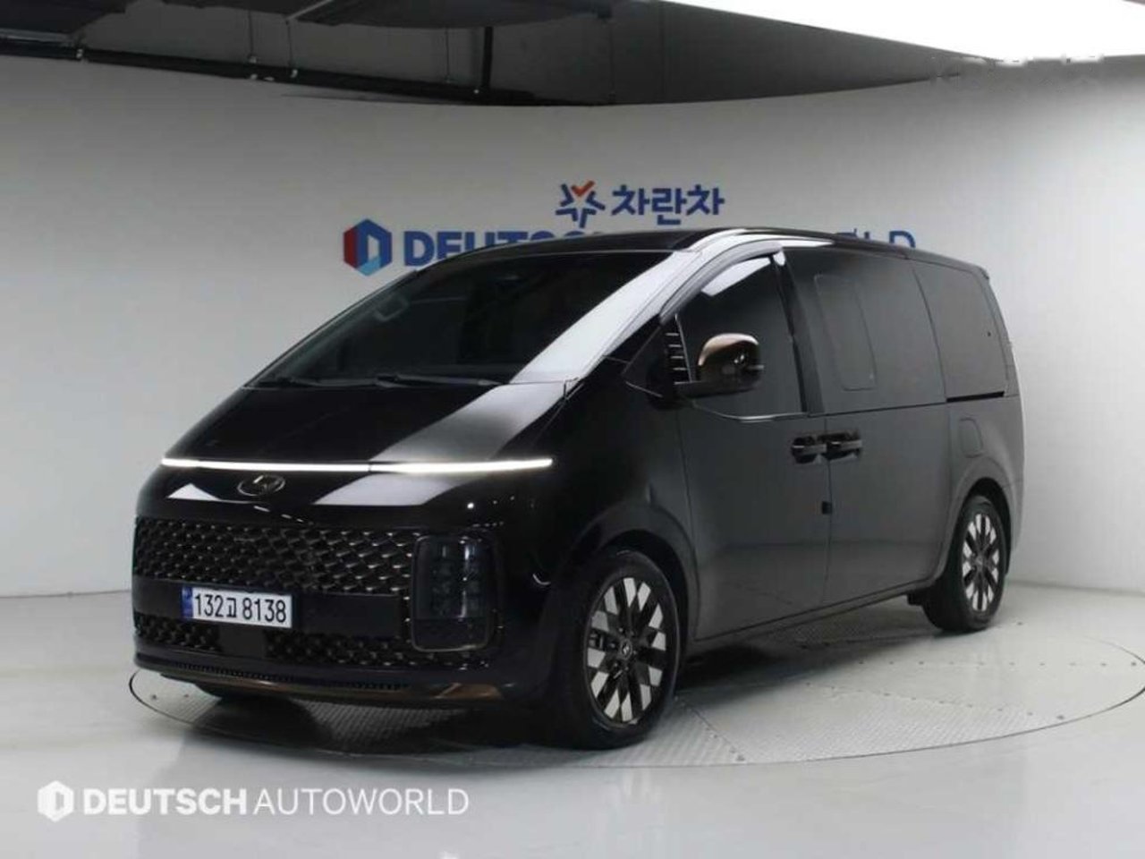 2021 Hyundai Staria, photo 1 of 1