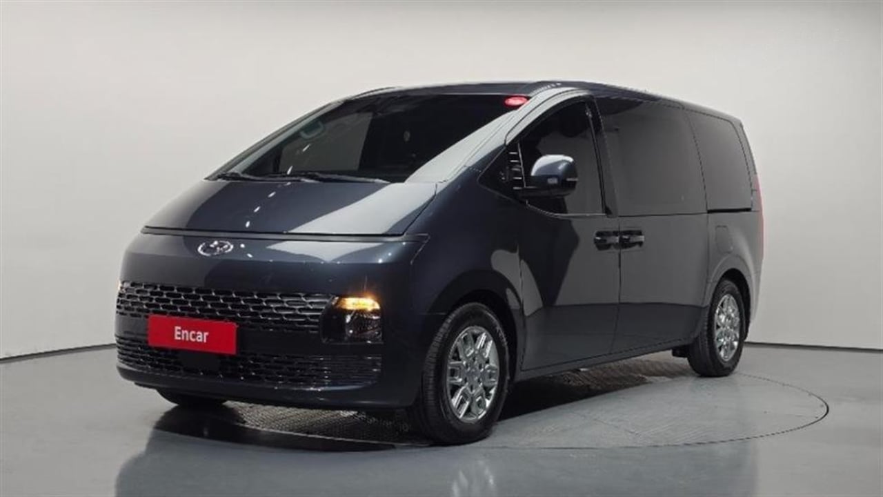 2023 Hyundai Staria, photo 1 of 1