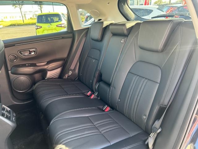 0303837A30261015W00213.jpg