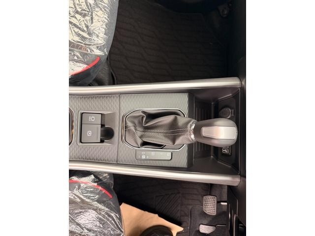 0940148A30261015W00206.jpg