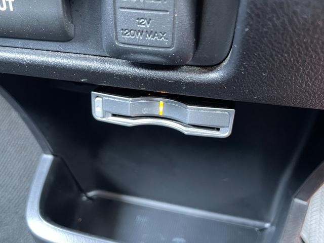 0404110A30261015W00106.jpg