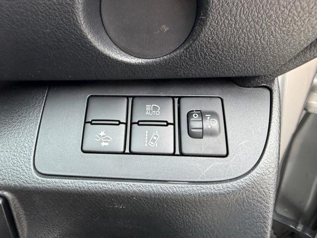 0520371A30261015W00108.jpg