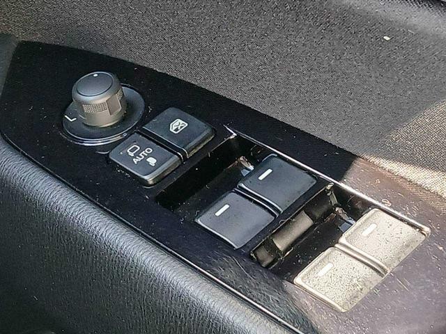 0520460A30261015W00219.jpg