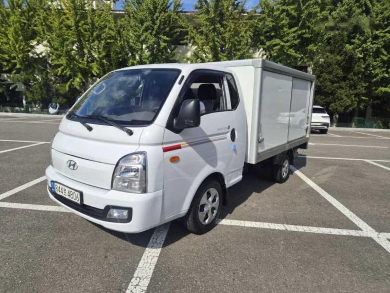 2022 Hyundai Porter, photo 1 of 1