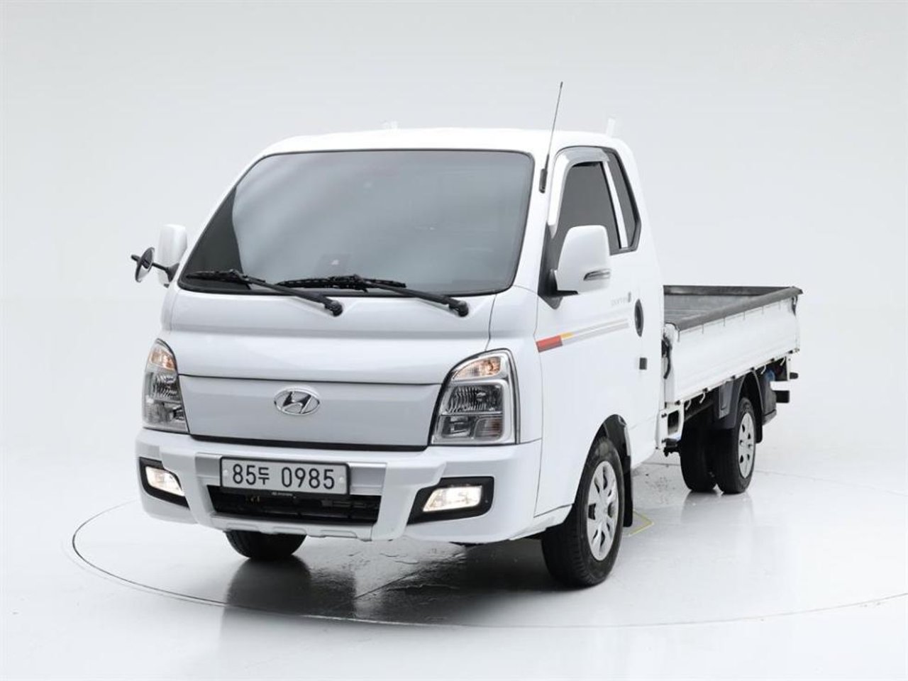 2021 Hyundai Porter, photo 1 of 1