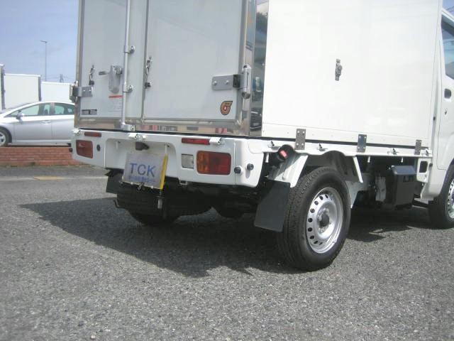0560040A30260409W00116.jpg