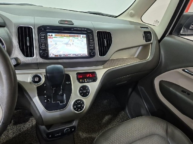 6101000670R10.jpg