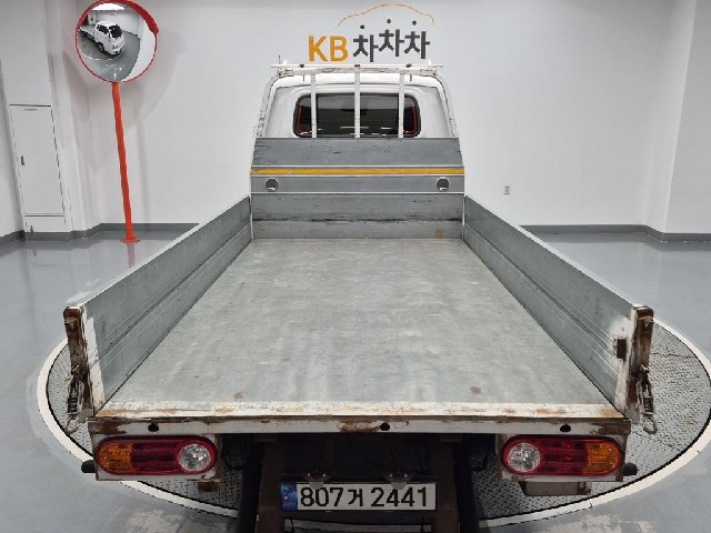 6101000674R18.jpg