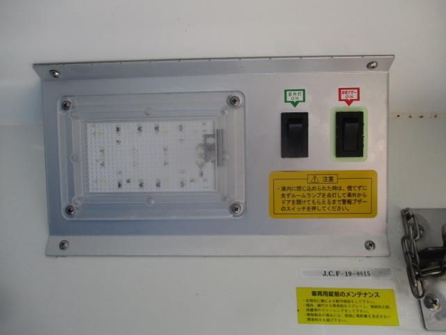 0500952A30250811W00116.jpg