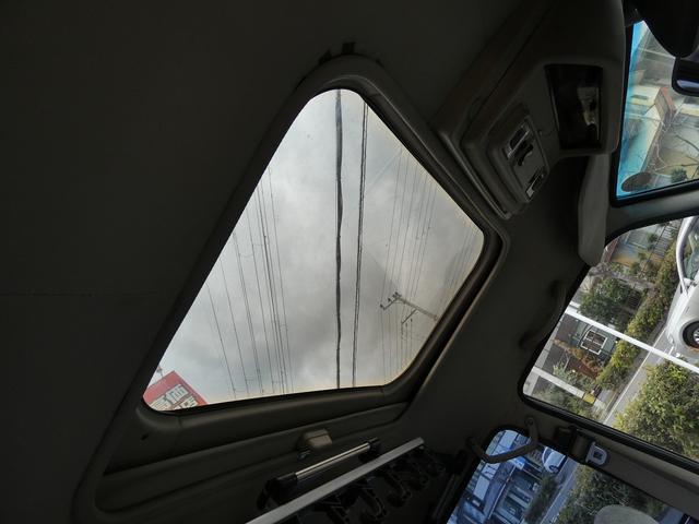 0710176A30260319W00304.jpg