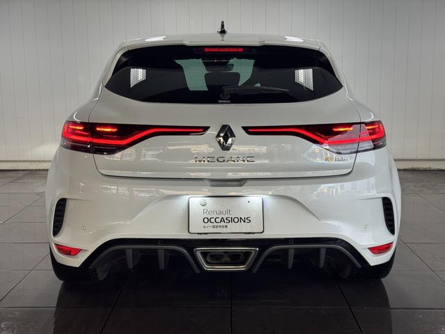 9731060A30251011W00114.jpg