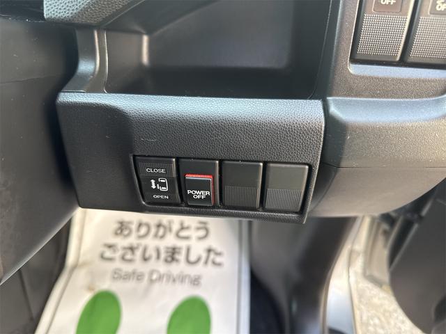 0501637A30260321W00317.jpg