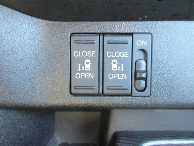 0541410A30251110W00211.jpg