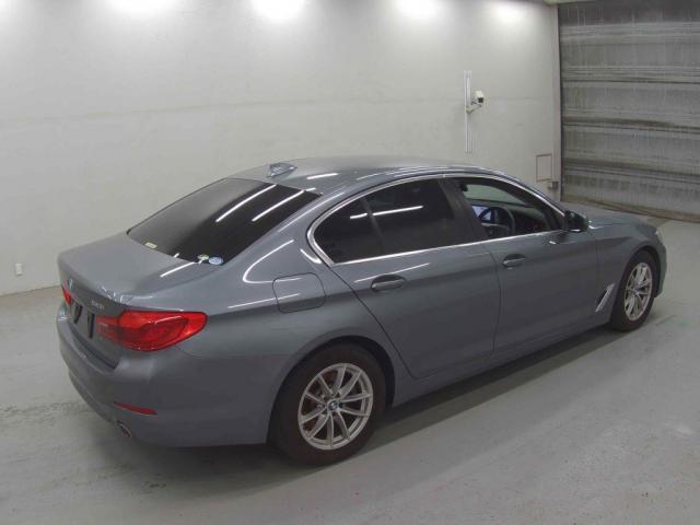 22067090_carP_l_3.jpg