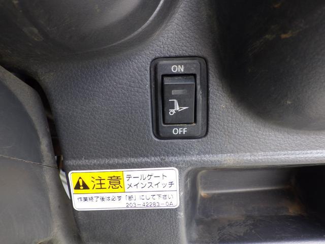 0704331A30250904W00113.jpg