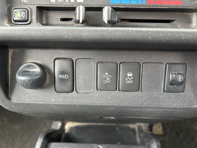 1100110A30250725W00404.jpg