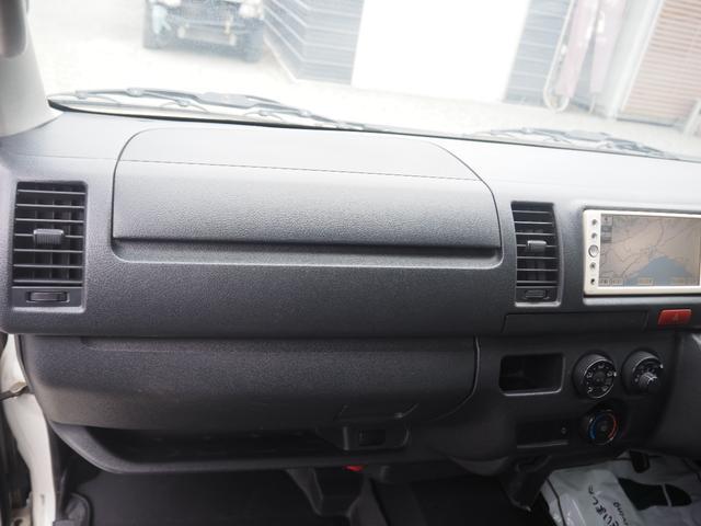 0904095A30260207W00217.jpg