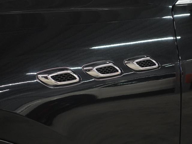 9700312A30251015W00119.jpg
